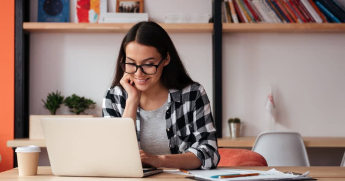 Lunettes pour ordinateur - l'accessoire utile et à la mode!